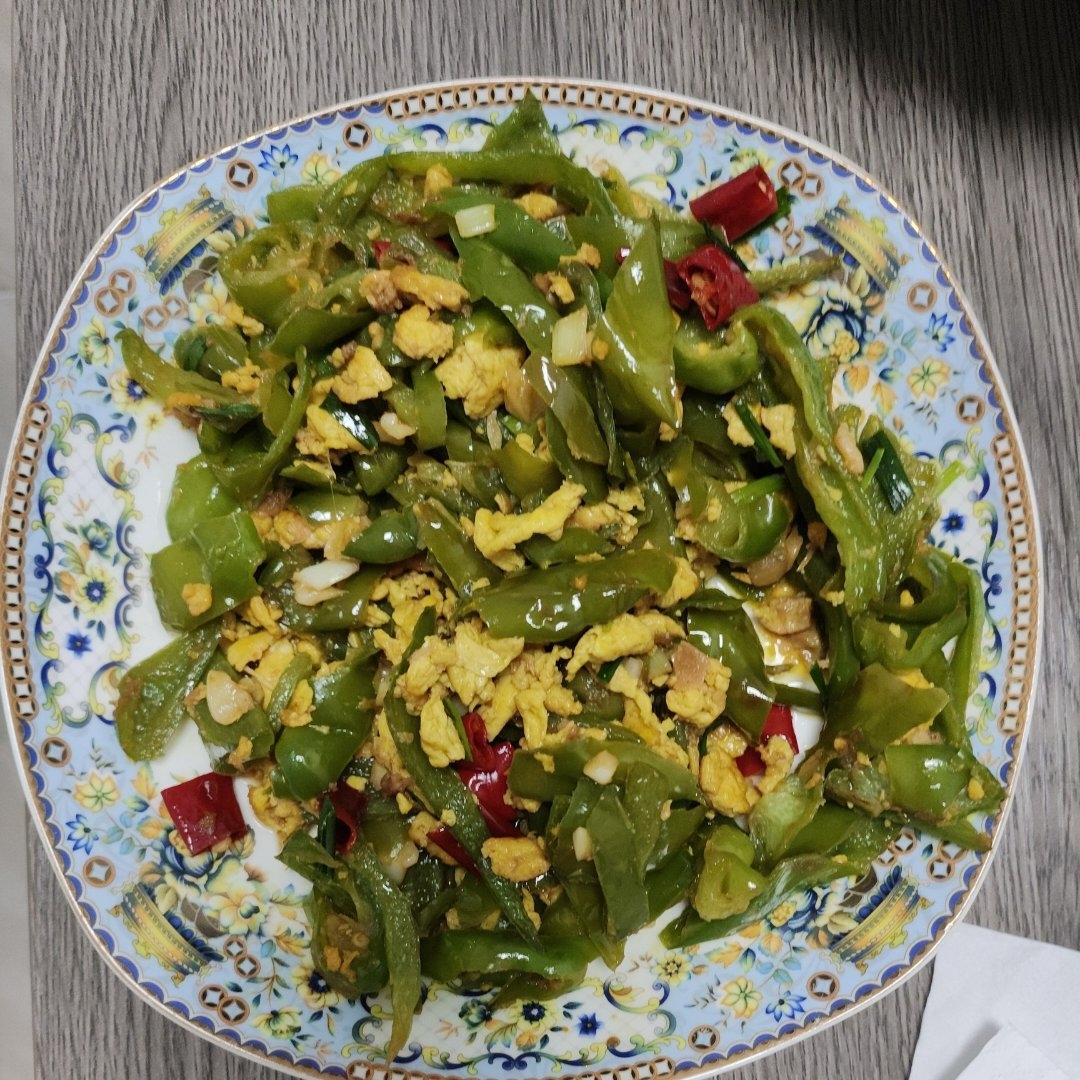 五分钟炒个能吃两碗饭的辣椒炒鸡蛋