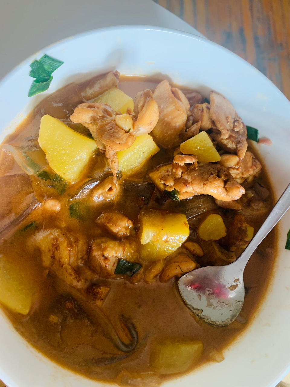 鸡腿炖土豆 上桌秒空盘 汤都喝干了！