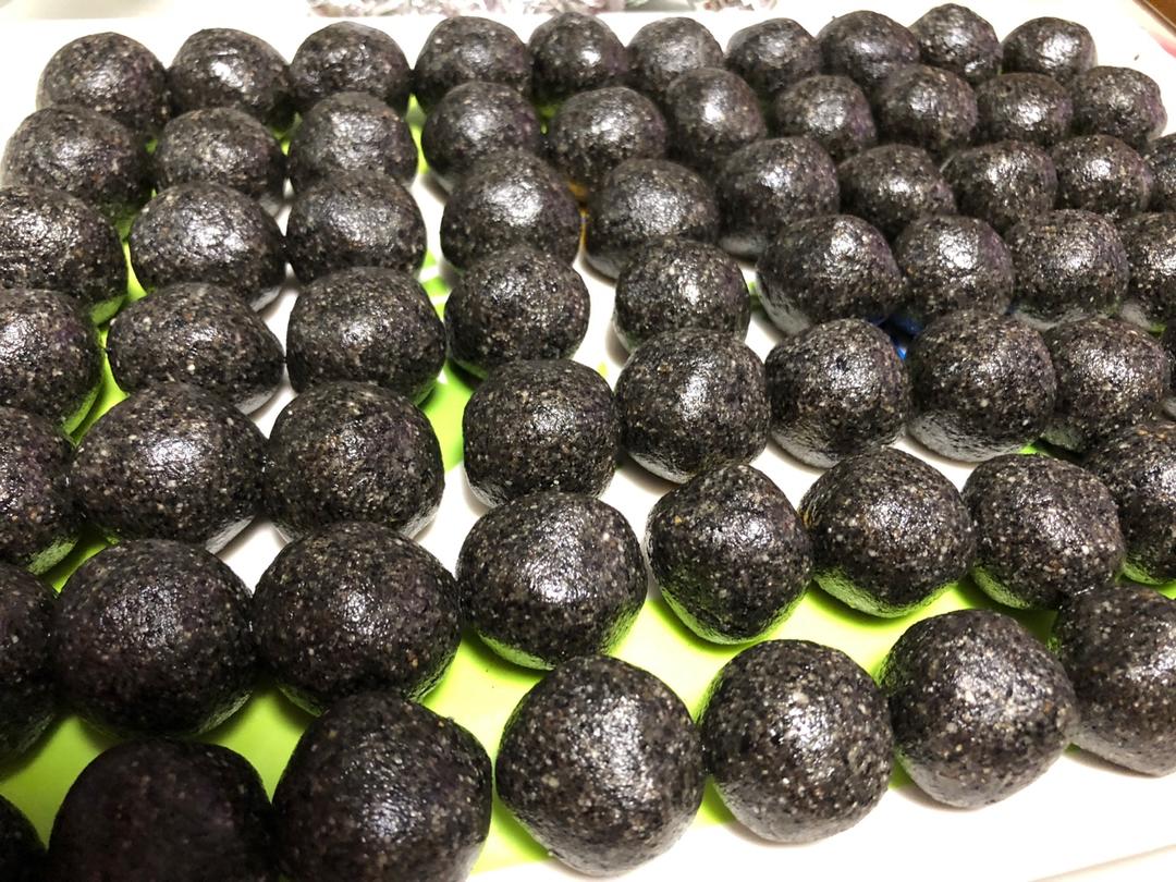 黑芝麻核桃蜂蜜丸（补肝益肾，补脑，促进大脑发育，润肠通便）