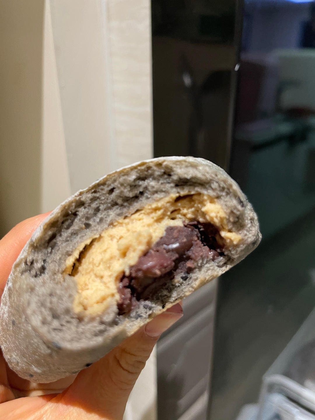 黑芝麻红豆肉松软欧