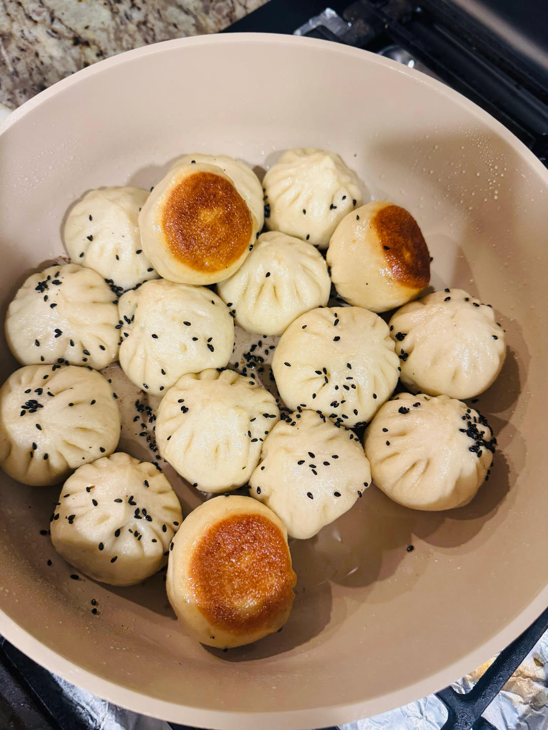 羽衣甘蓝鸡肉猪肉生煎包