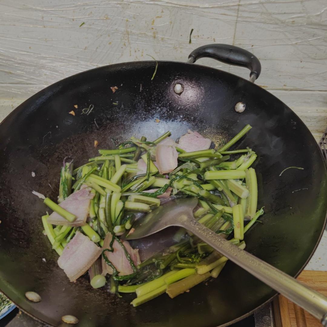 腊肉炒菜薹