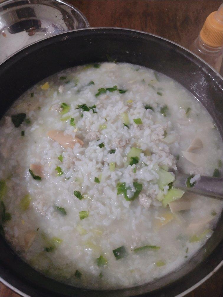 皮蛋粥最好菜谱，潮汕粥之皮蛋青菜瘦肉粥