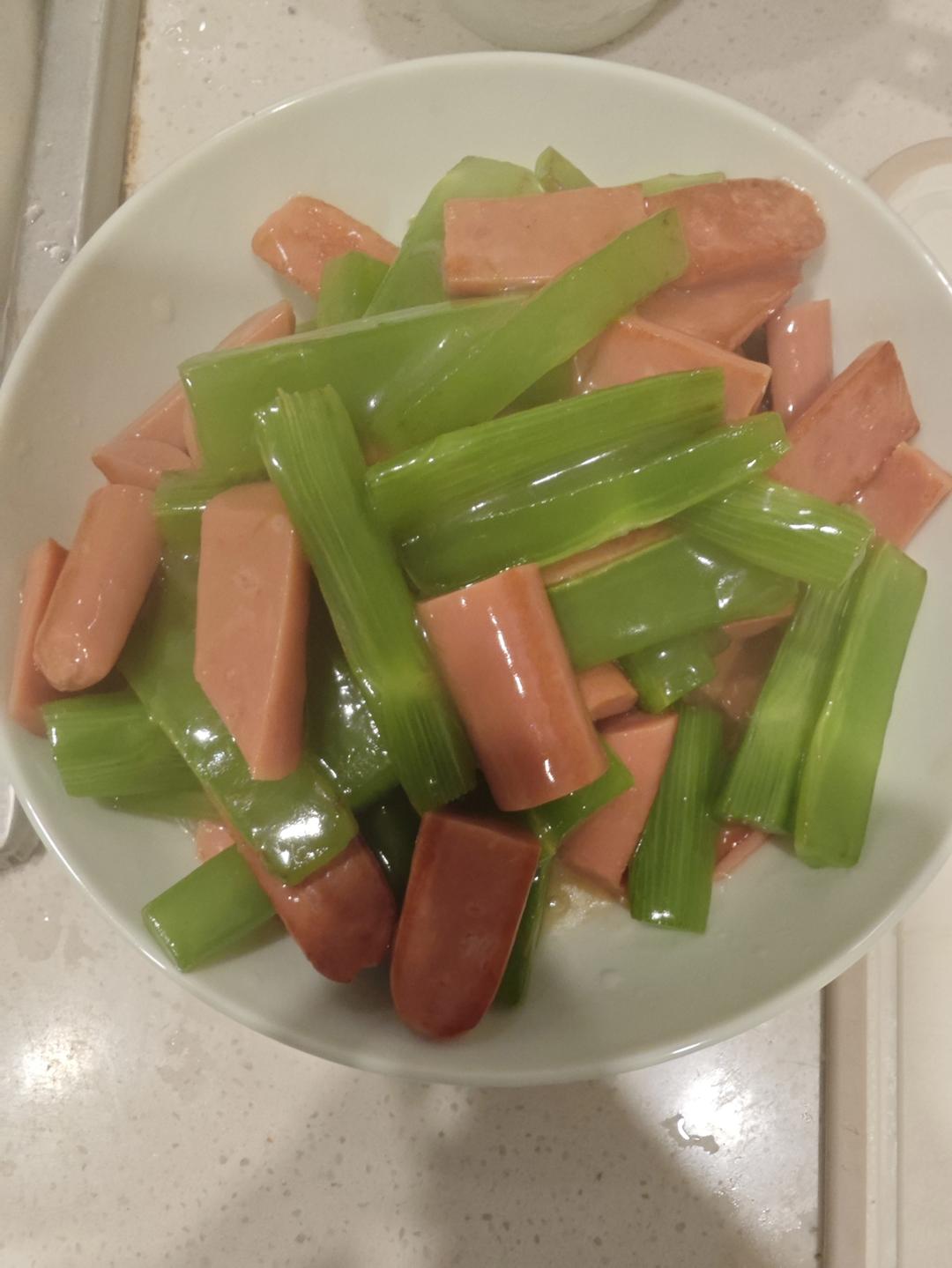 鲜🉐️掉眉毛的莴笋炒火腿