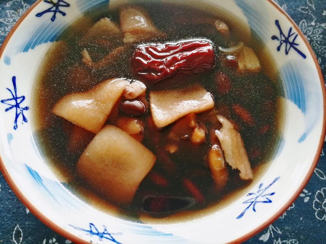 好嘿皮！
（黑豆肉皮养颜汤）