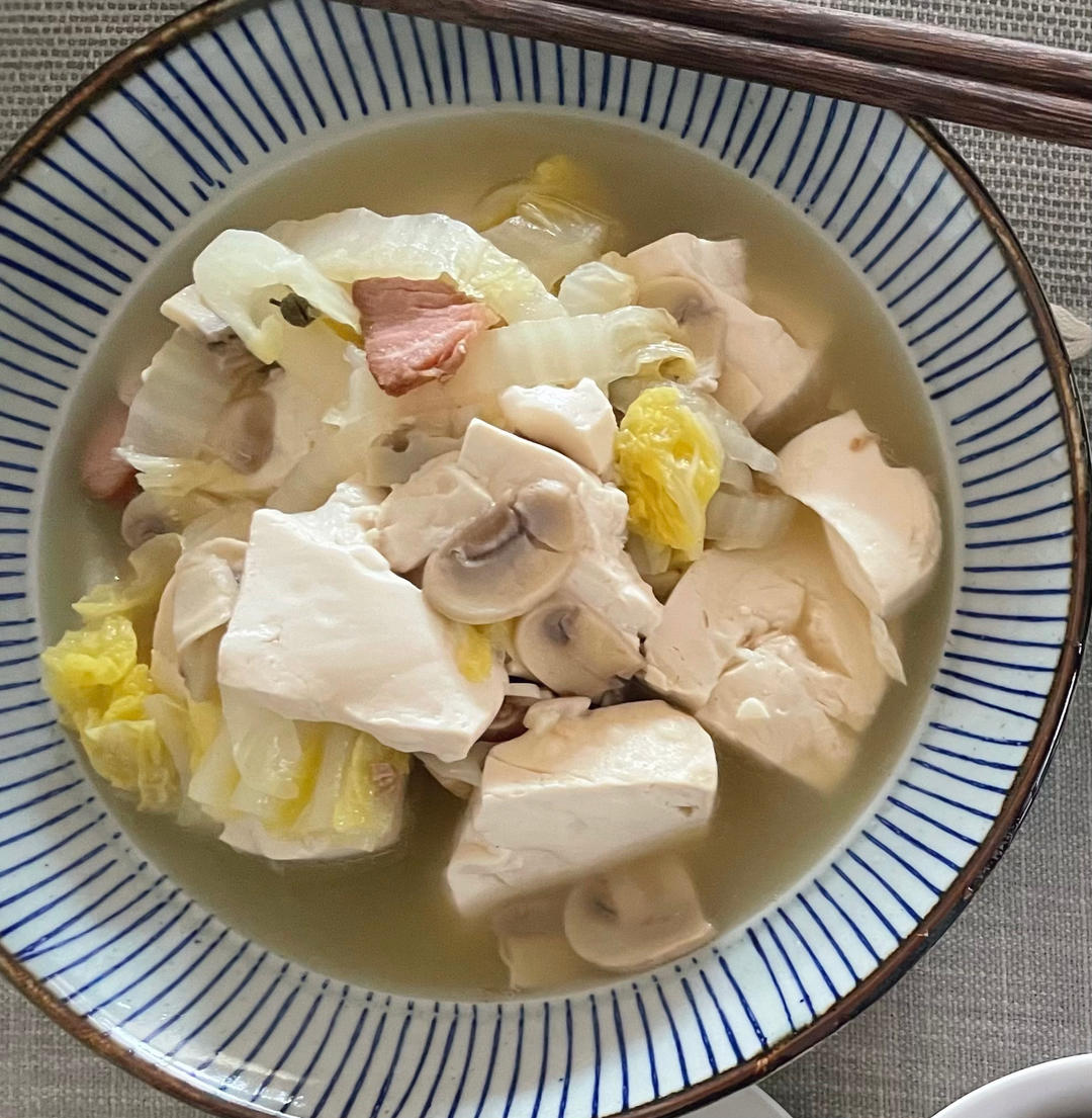 家常-酱油肉青花椒豆腐煲