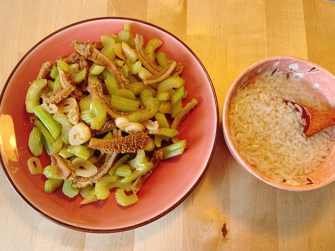 双椒炒牛肚丝