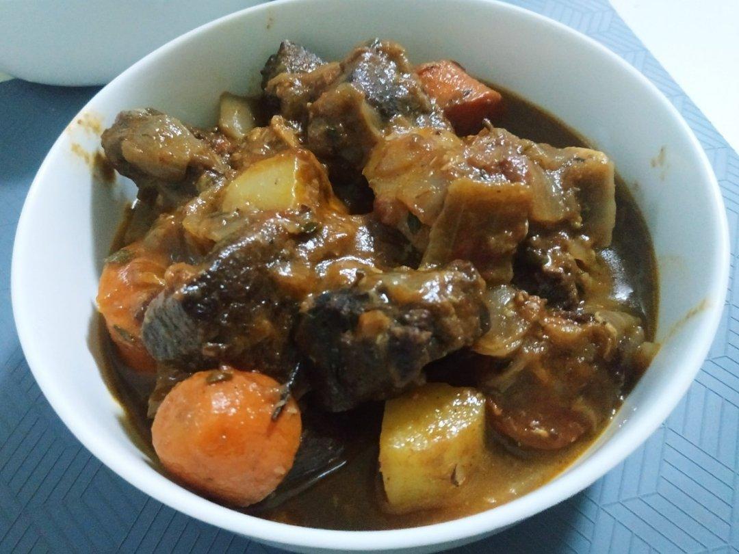 勃艮第红酒炖牛肉boeuf bourguignon（无铸铁锅也能做）