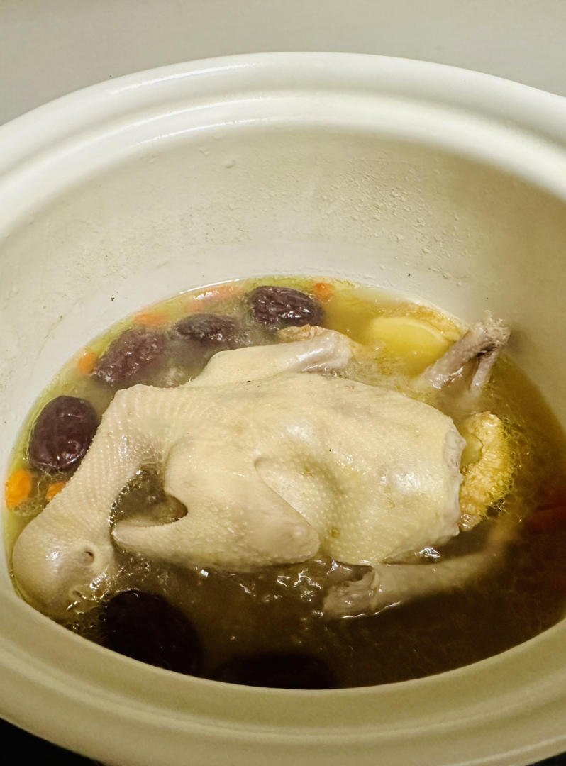 清炖鸽子汤（汤鲜肉嫩）