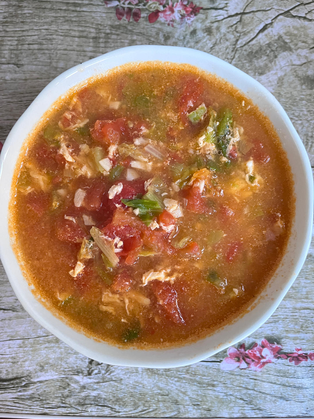 西红柿鸡蛋生菜汤的做法