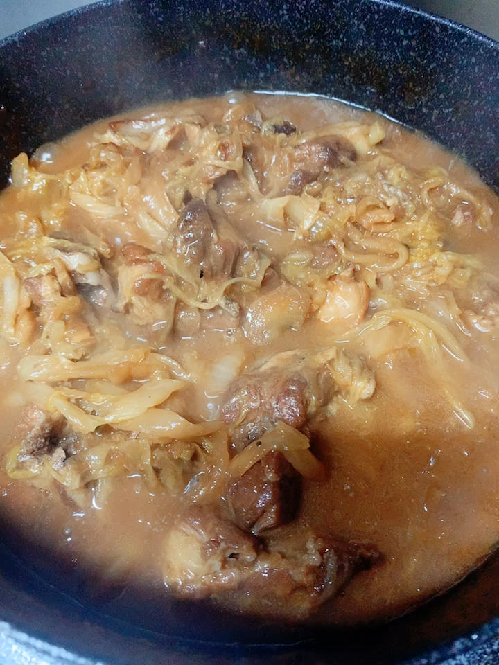 猪骨头烩酸菜(内蒙古巴彦淖尔特色菜)