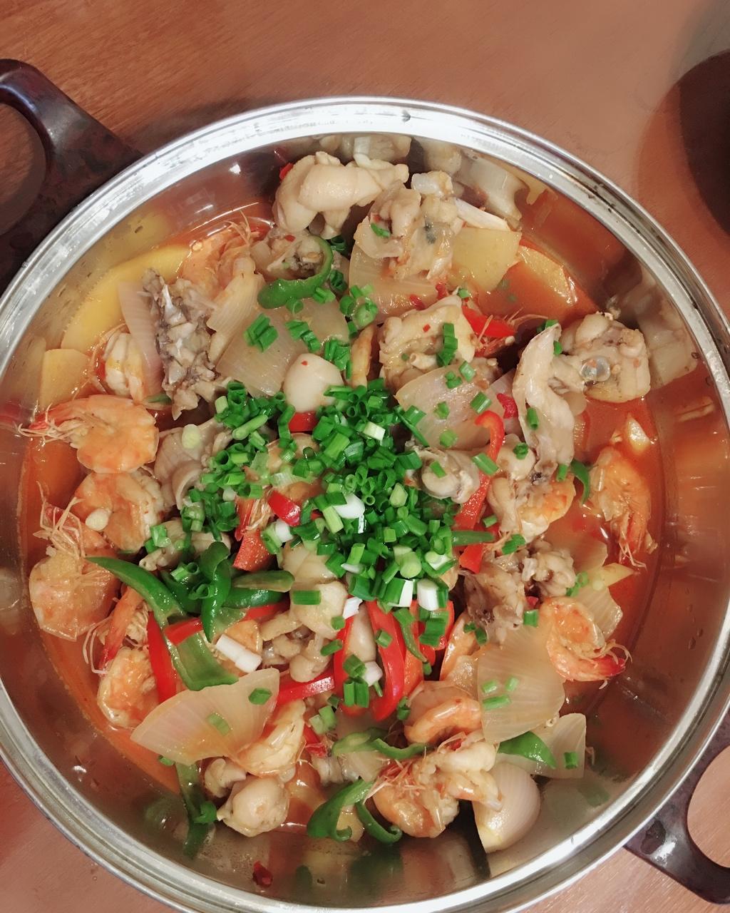 简单emily做的明虾牛蛙煲