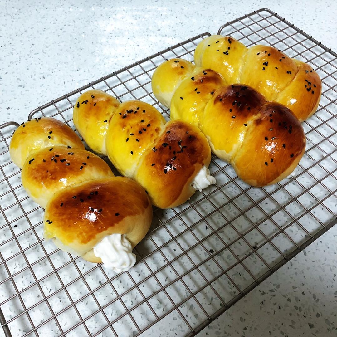 奶油牛角面包