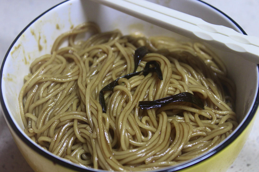10分钟搞定的一碗葱油拌面