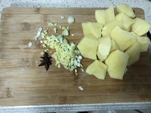 土豆炖豆角的做法 步骤1