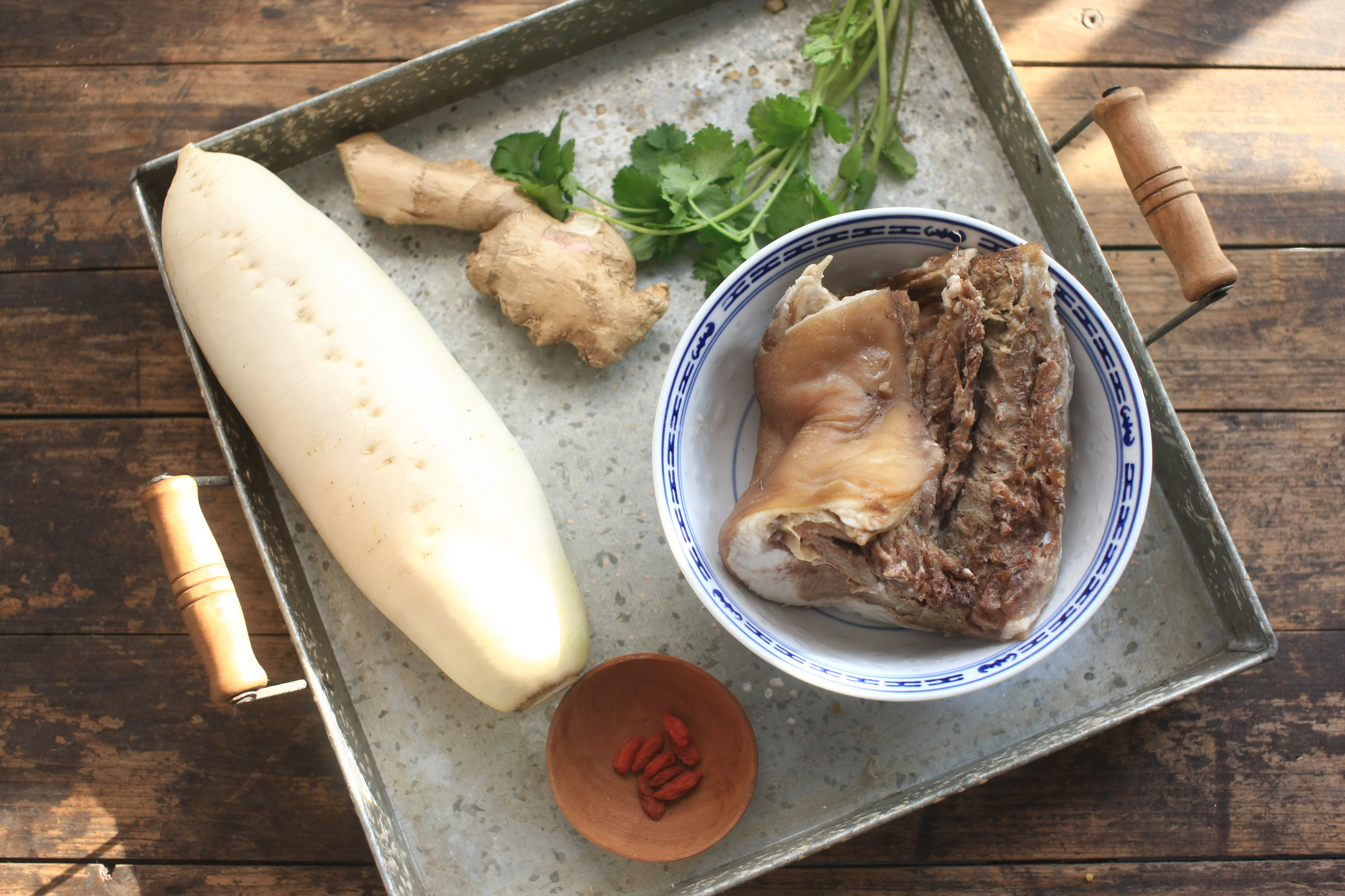清炖羊肉萝卜汤——staub珐琅铸铁锅的做法 步骤1