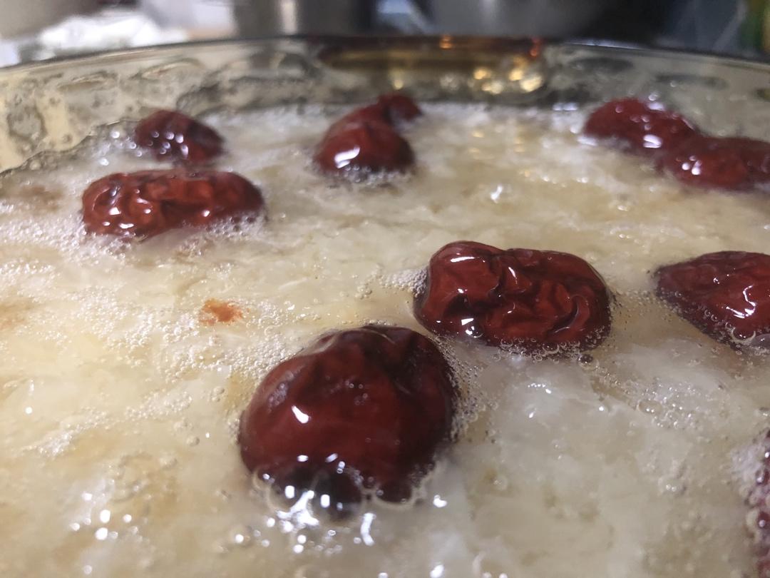 红枣银耳莲子羹
