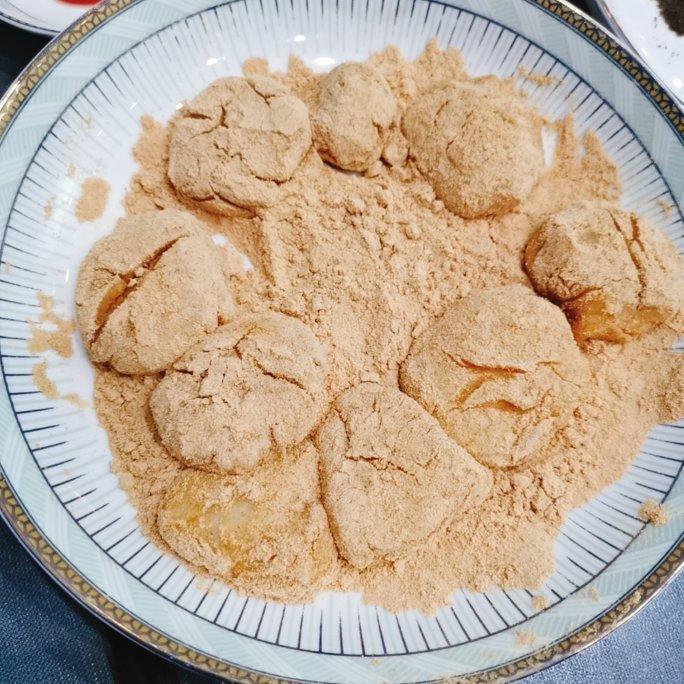 糍粑，糯米糍，黄豆粉粘糯米球【附上黄豆粉的做法】