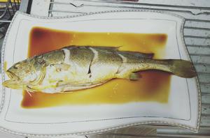 葱油鮮黄鱼的做法 步骤3