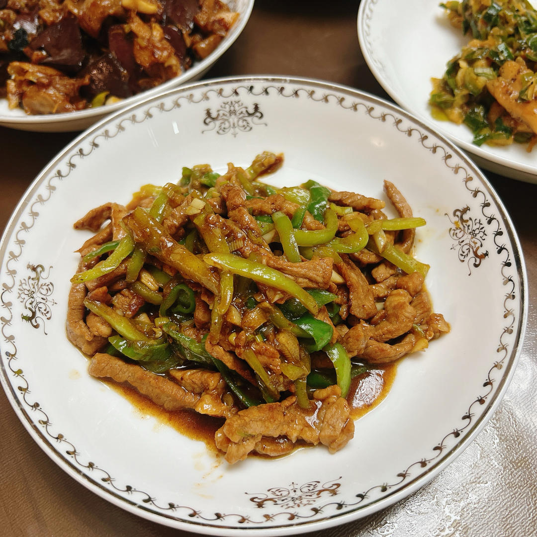 青椒肉丝，这样炒太好吃了。