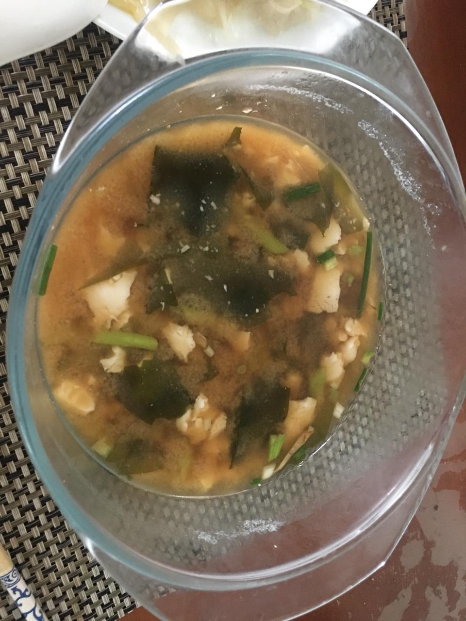 豆腐裙带菜味噌汤