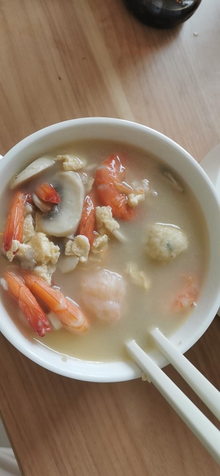 好喝到吞掉舌头！！！ ​​​减脂营养虾仁蘑菇豆腐汤。 ​​​