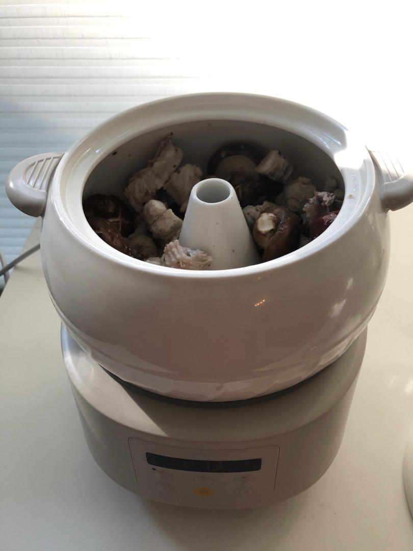 菌香汽锅鸡