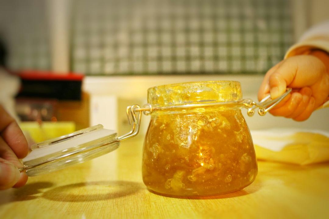 糖渍西柚皮－－橙皮，柚子，桔子一类都可以噢