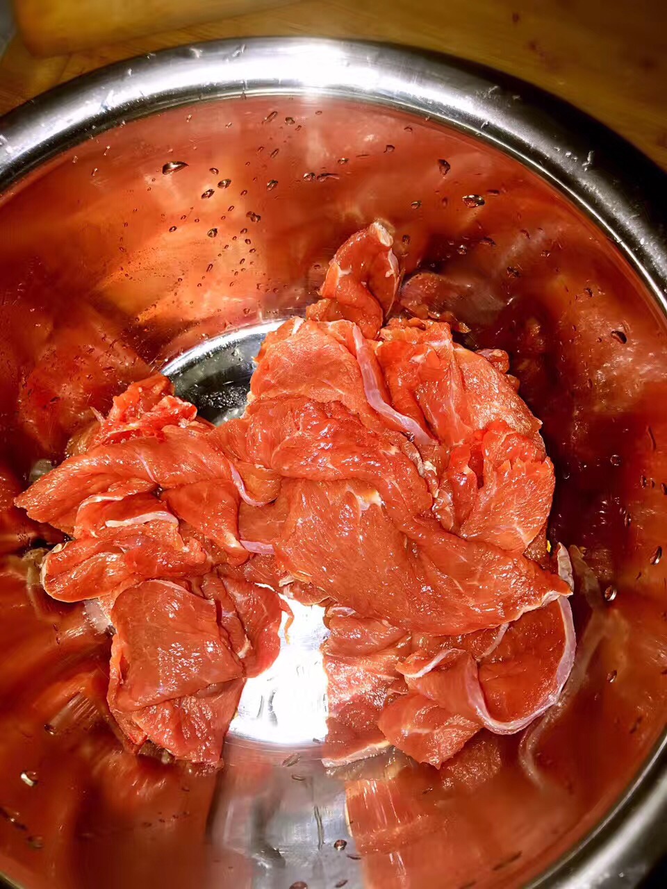 如何腌制火锅里的牛肉的做法 步骤1