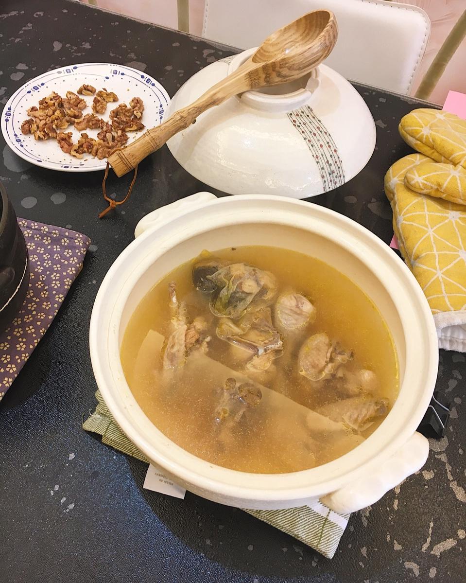当归红枣党参鸡汤