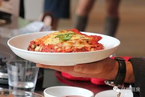 用烤箱搞定一道经典意料：奶酪焗烤茄子(Parmigiana)~跟孔卡家大厨学做意料的做法 步骤24