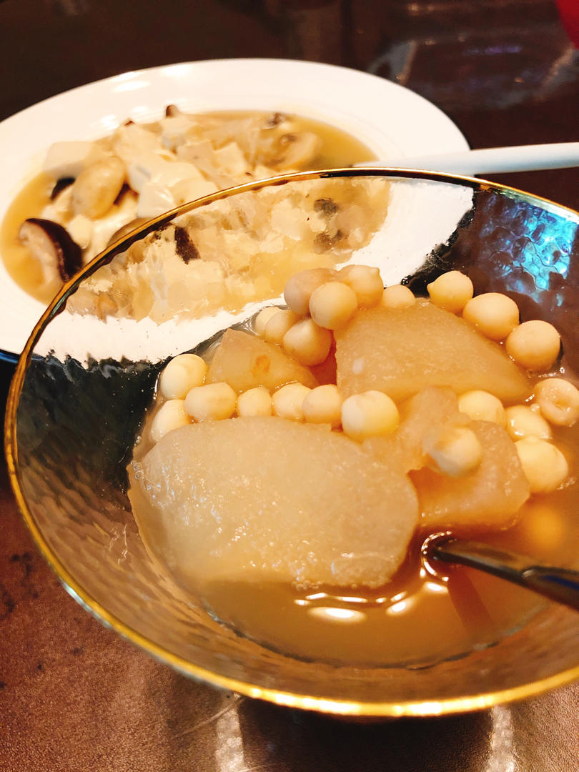 秋燥食梨鸡头米汤