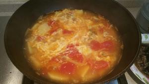 西红柿土豆榨菜鸡蛋汤的做法 步骤5