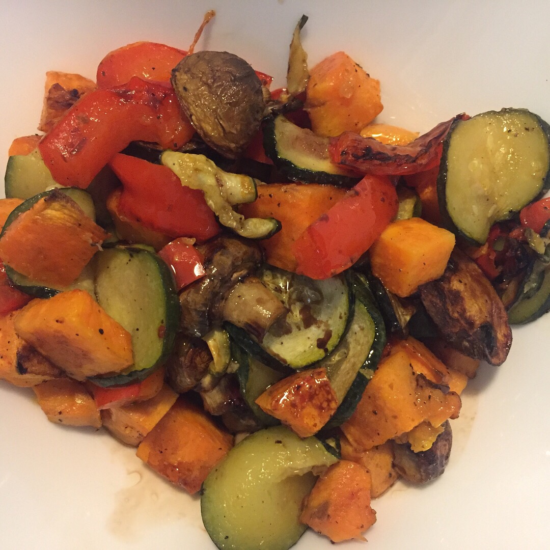 简单健康的烤蔬菜 roasted veggies with maple balsamic vinaigrette的做法