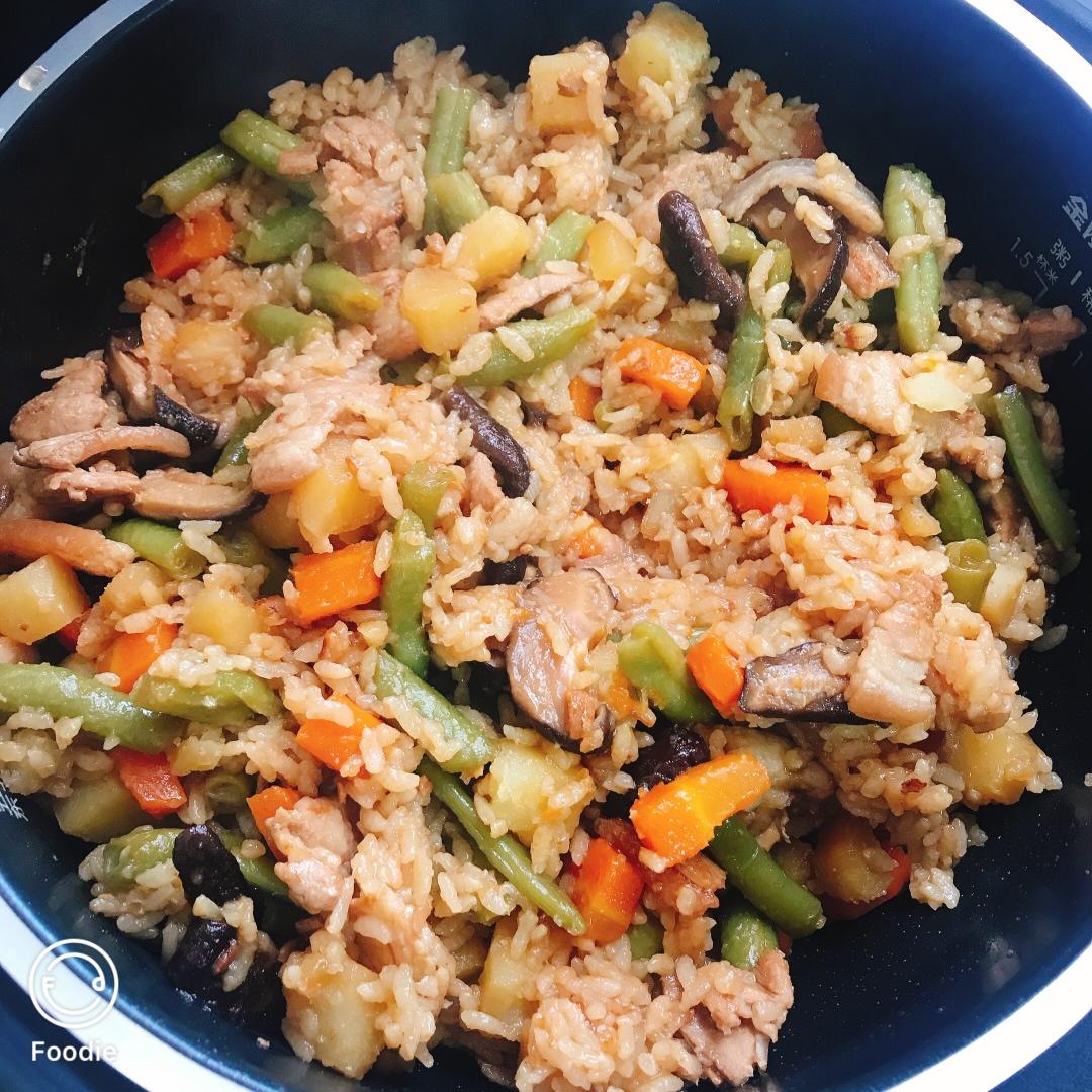 五花肉土豆焖饭￨爆好吃