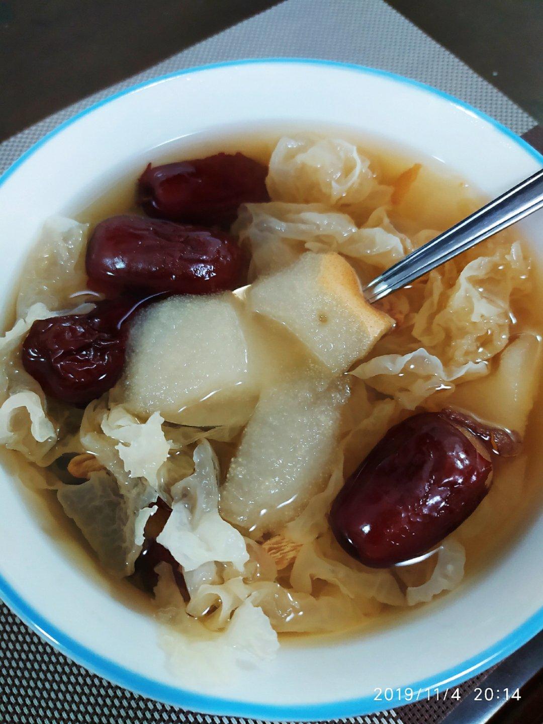 冰糖银耳雪梨汤