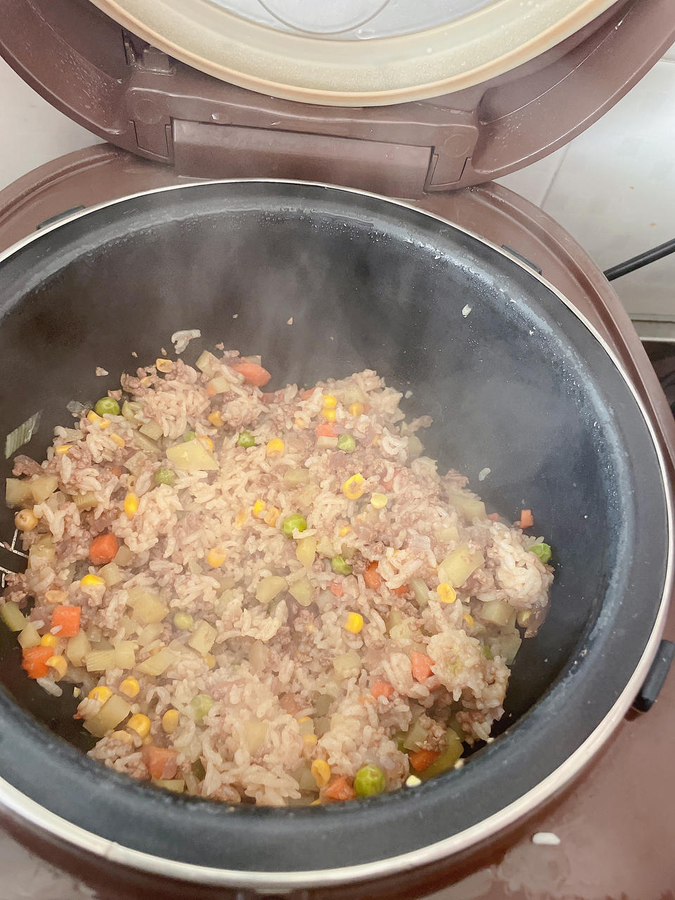 吃光光牛肉土豆焖饭