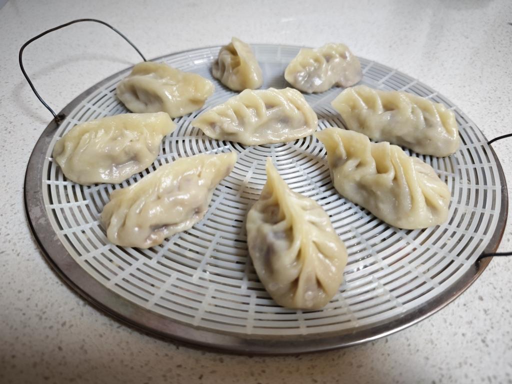 鲜美多汁的烫面蒸饺～      猪肉洋葱馅