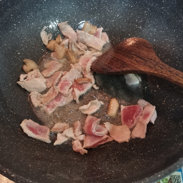莴笋炒肉的做法 步骤2
