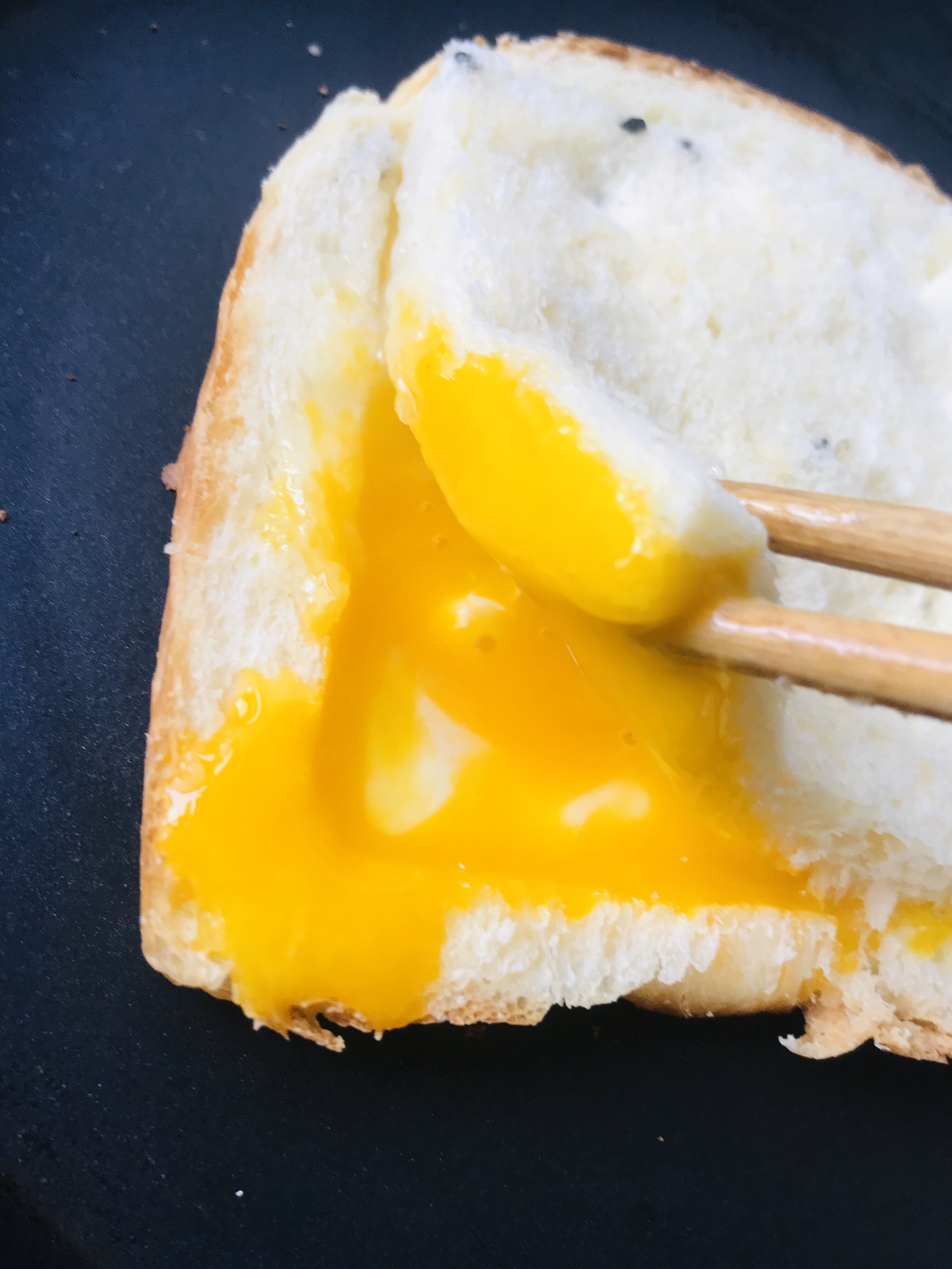 简单营养的包蛋吐司三明治的做法 步骤6