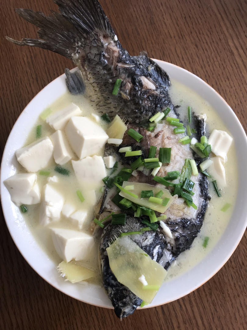 奶白鲫鱼豆腐汤|一条鱼最后的温柔