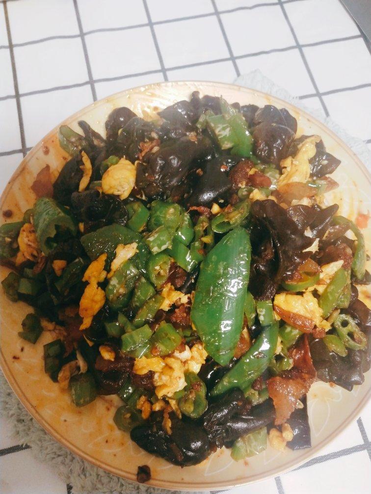 黑木耳青椒炒鸡蛋（营养又下饭）