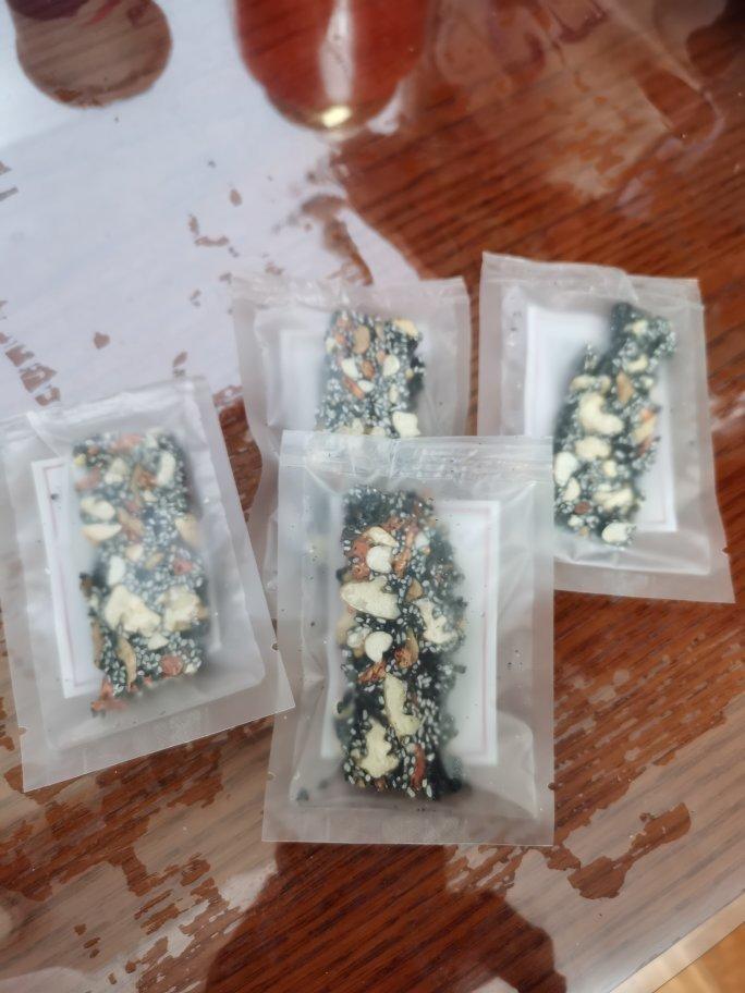枸杞核桃花生黑芝麻片