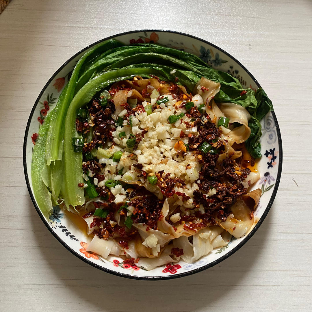 十分钟就能吃上的超简单油泼面