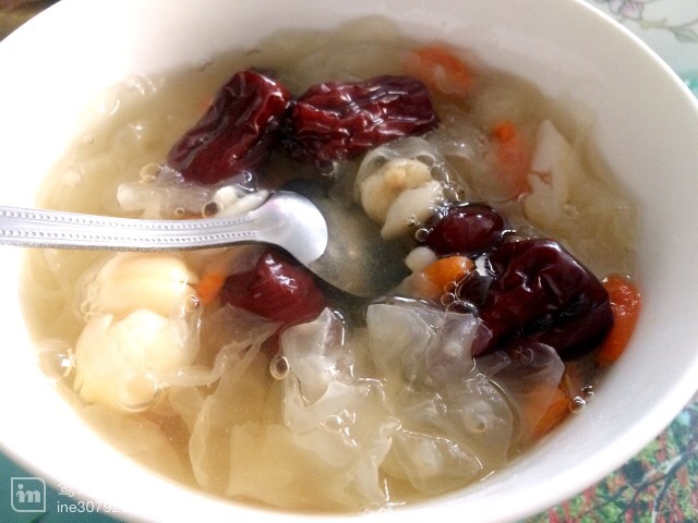 红枣银耳莲子羹