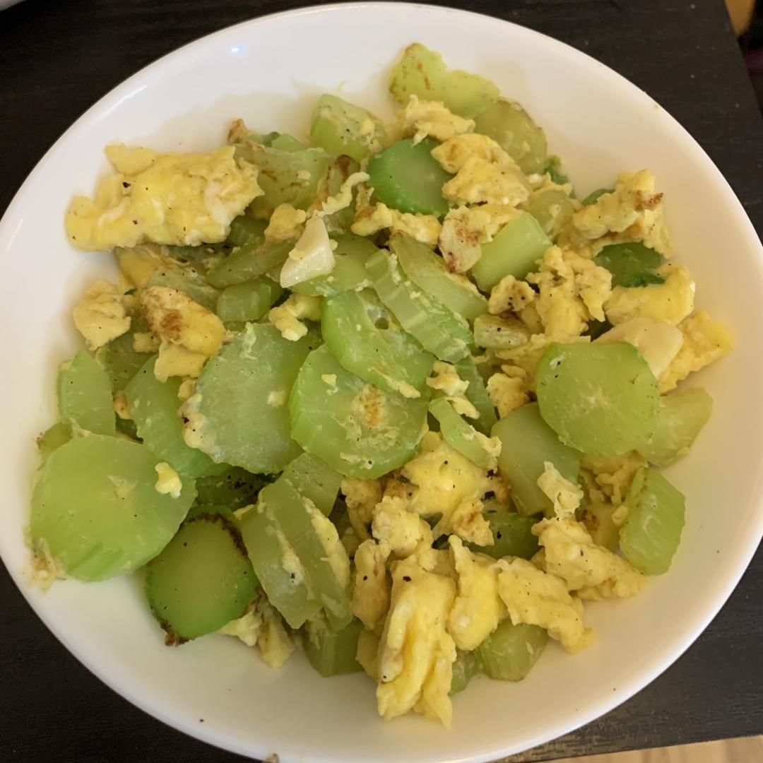 草鸡蛋炒莴笋丝