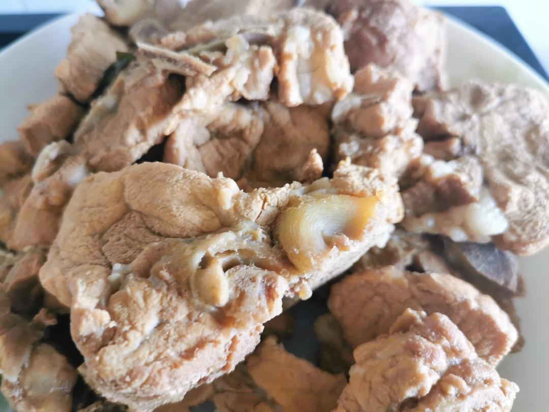 有滋有味香到吮指的酱骨架