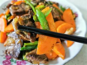 【高蛋白低脂肪】胡萝卜炒牛肉的做法 步骤5