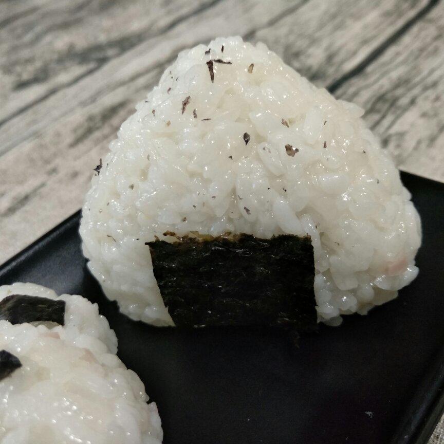 肉松饭团