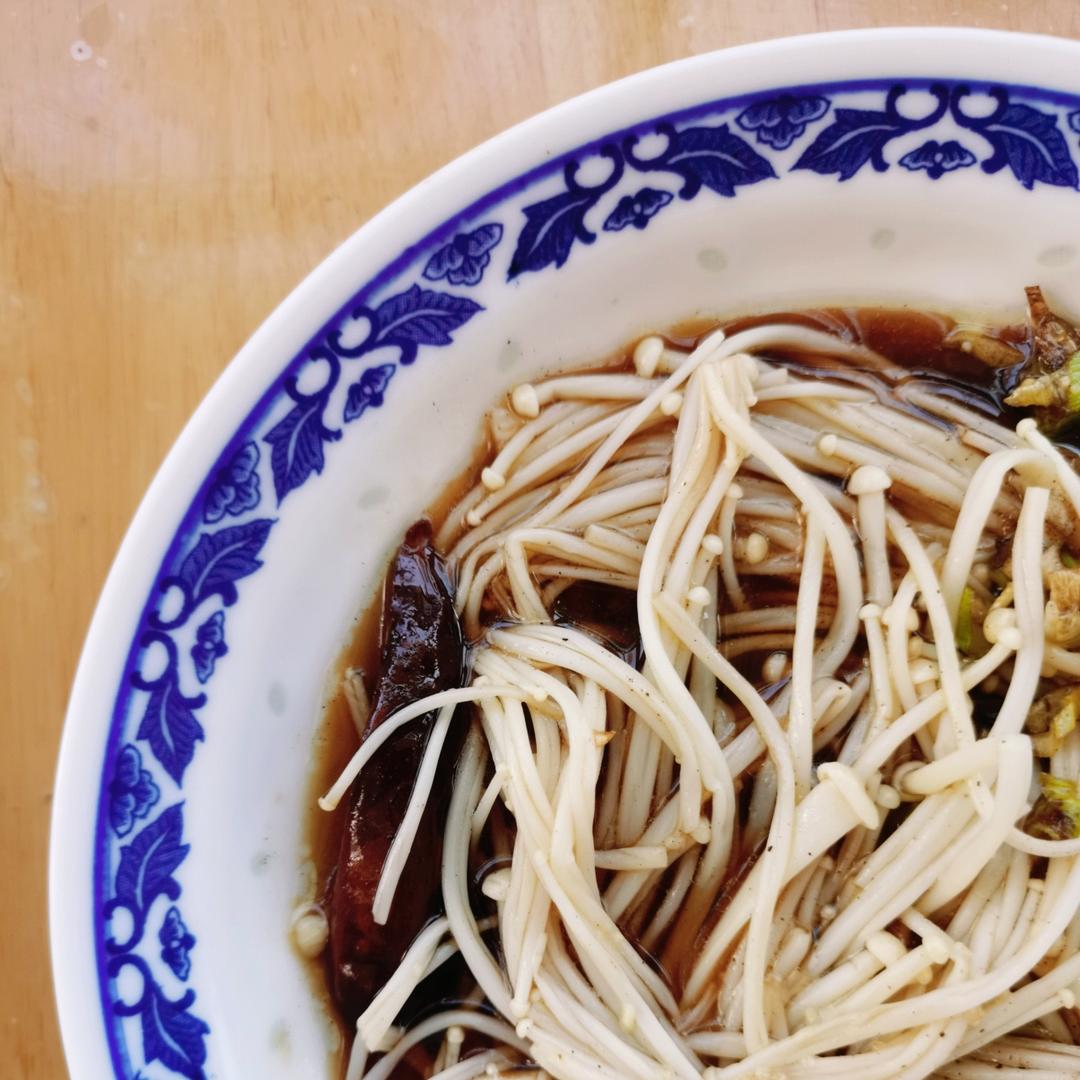 根本停不下来的凉拌金针菇